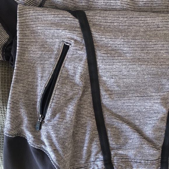 LULULEMON Running Jacket - Picture 3 of 3